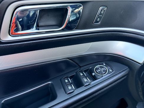 Used 2016 Ford Explorer XLT w/ Equipment Group 202A image 14