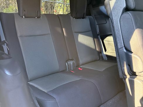 Used 2019 Nissan Pathfinder SV image 16