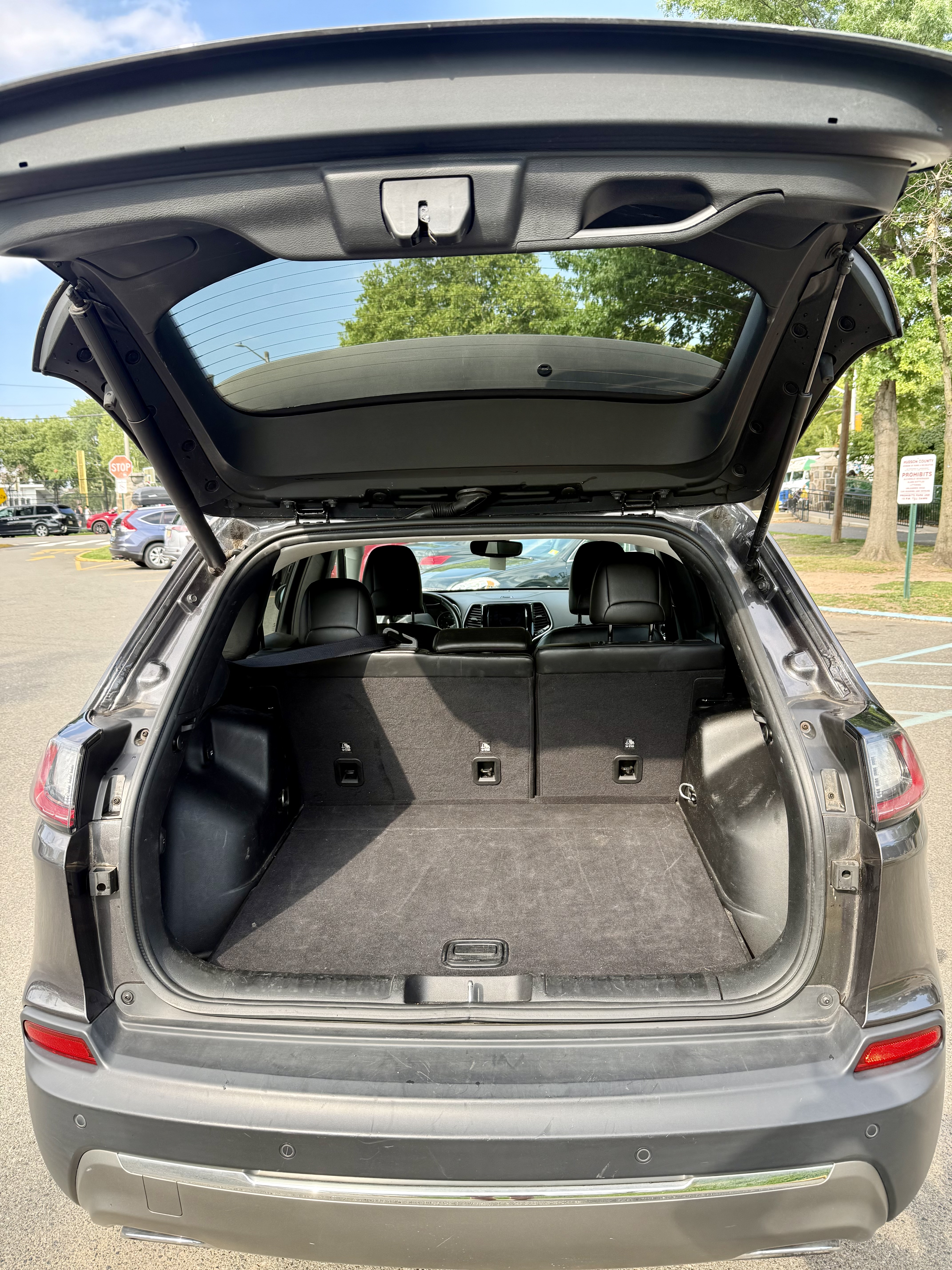 Used 2019 Jeep Cherokee Limited AWD/4WD image 11
