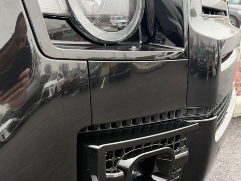 Used 2025 Land Rover Defender 110 X-Dynamic SE image 5