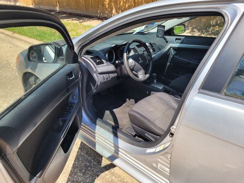 Used 2011 Mitsubishi Lancer ES image 6