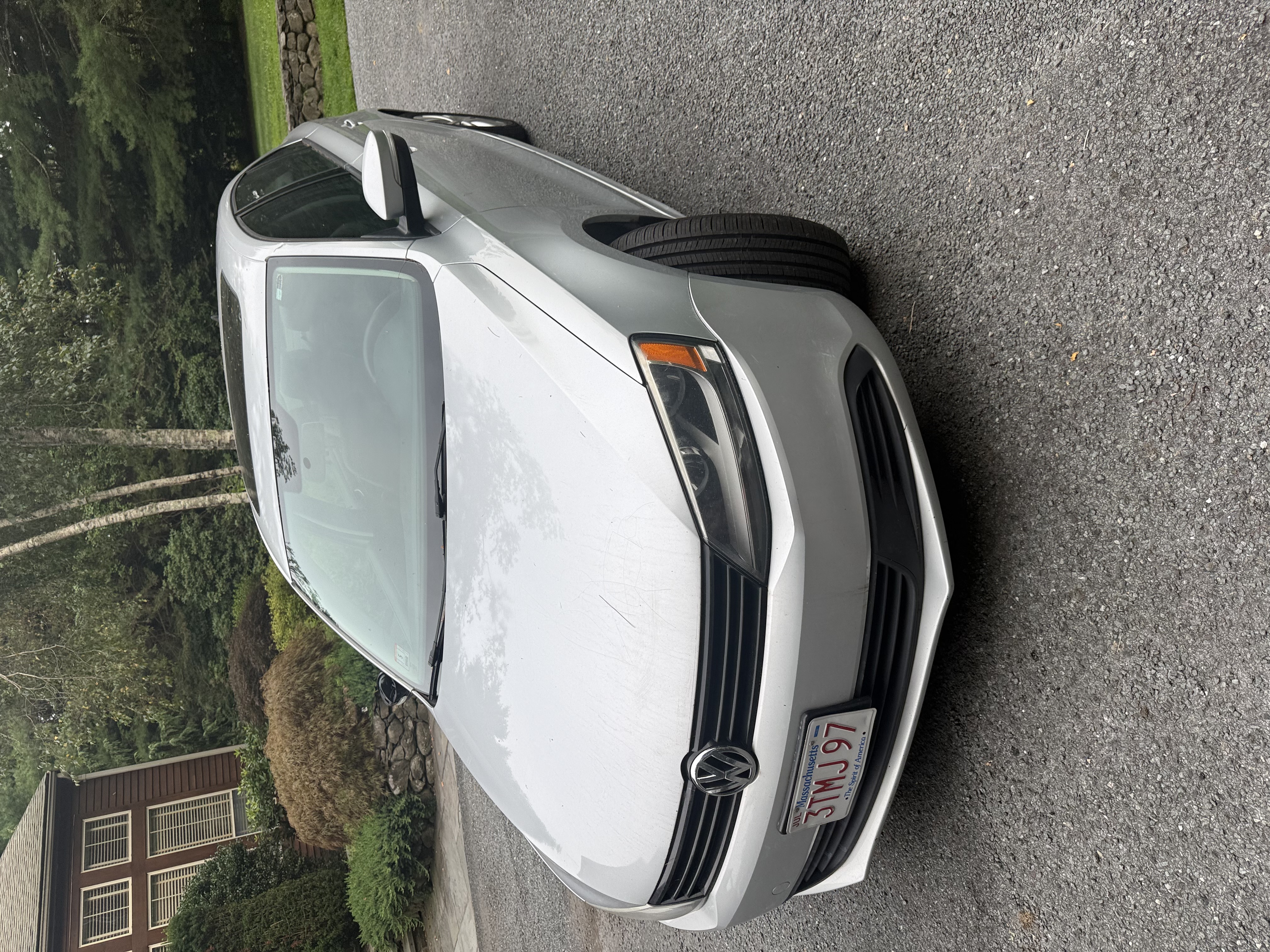 Used 2011 Volkswagen Jetta SE FWD image 1