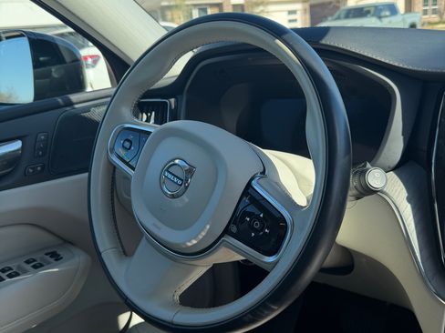 Used 2023 Volvo XC60 B5 Ultimate image 12