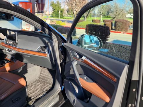 Used 2021 Audi Q5 2.0T Premium Plus w/ Premium Plus Package image 9