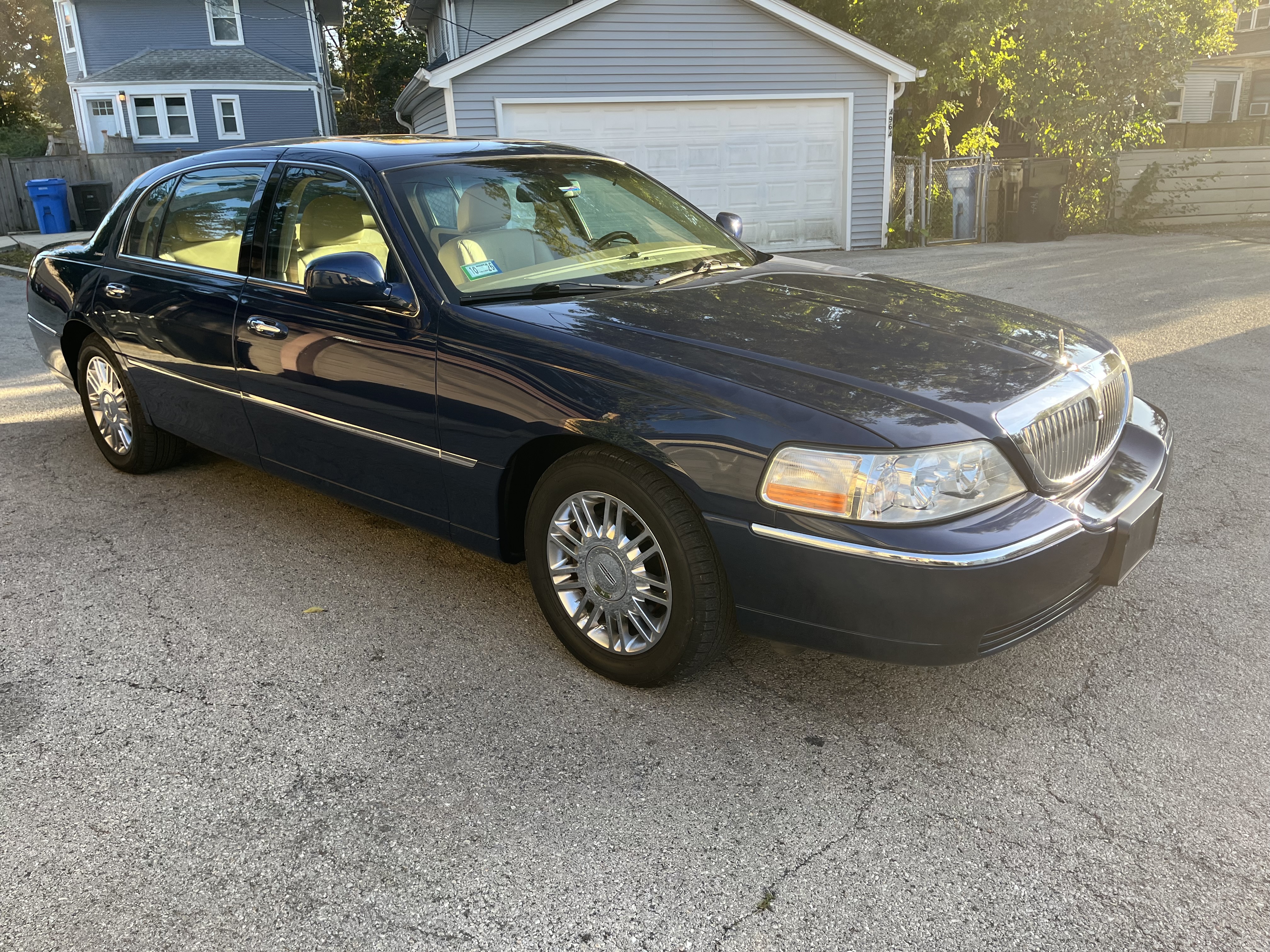 Used 2009 Lincoln Town Car Signature L RWD image 5