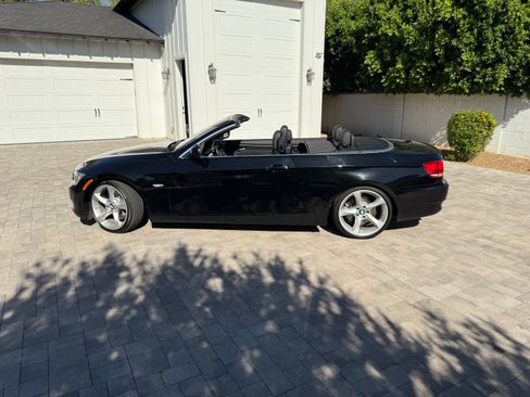 Used 2010 BMW 335i Convertible image 10