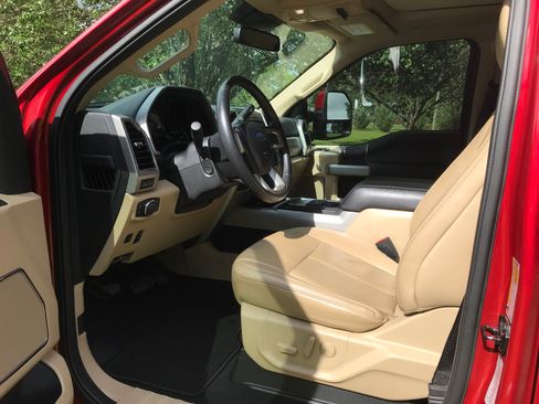 Used 2021 Ford F250 Lariat w/ Lariat Ultimate Package AWD/4WD image 8