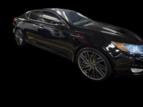 Used 2011 Kia Optima EX w/ Premium Pkg image 6