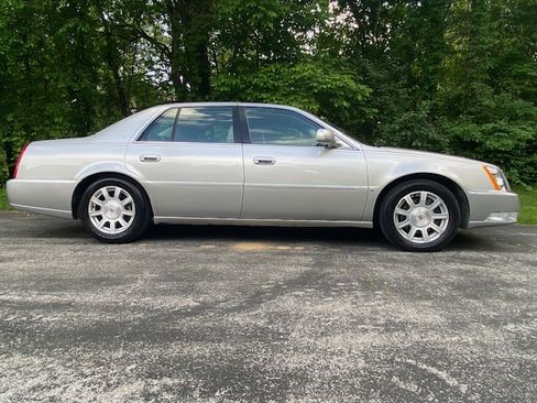 Used 2008 Cadillac DTS image 13
