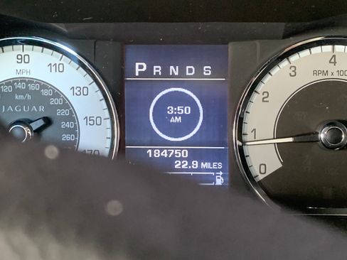 Used 2010 Jaguar XF Luxury image 12