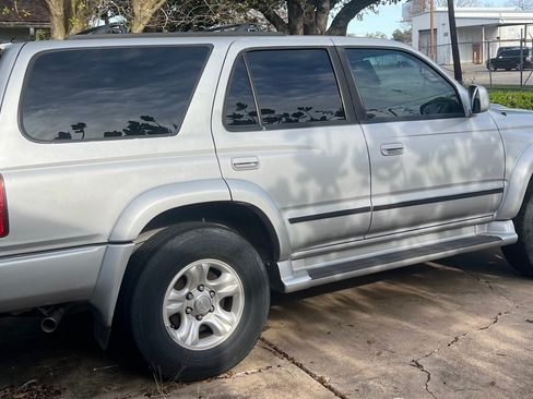 Used 2002 Toyota 4Runner SR5 image 1