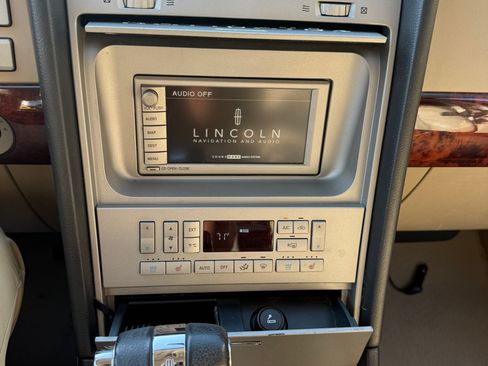 Used 2006 Lincoln Navigator Luxury AWD/4WD image 14