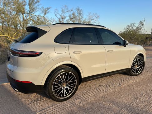 Used 2022 Porsche Cayenne Platinum Edition AWD/4WD image 14