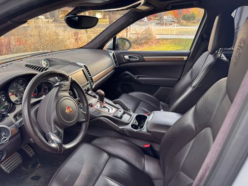 Used 2013 Porsche Cayenne S image 4