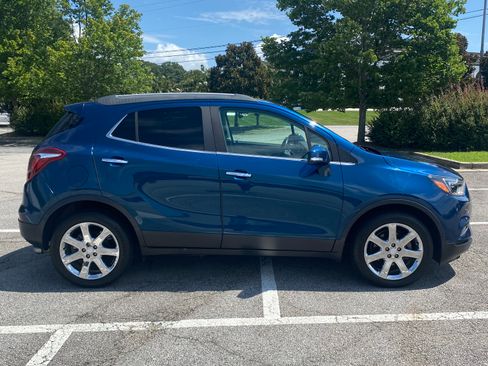 Used 2019 Buick Encore Essence w/ Experience Buick Package FWD image 5