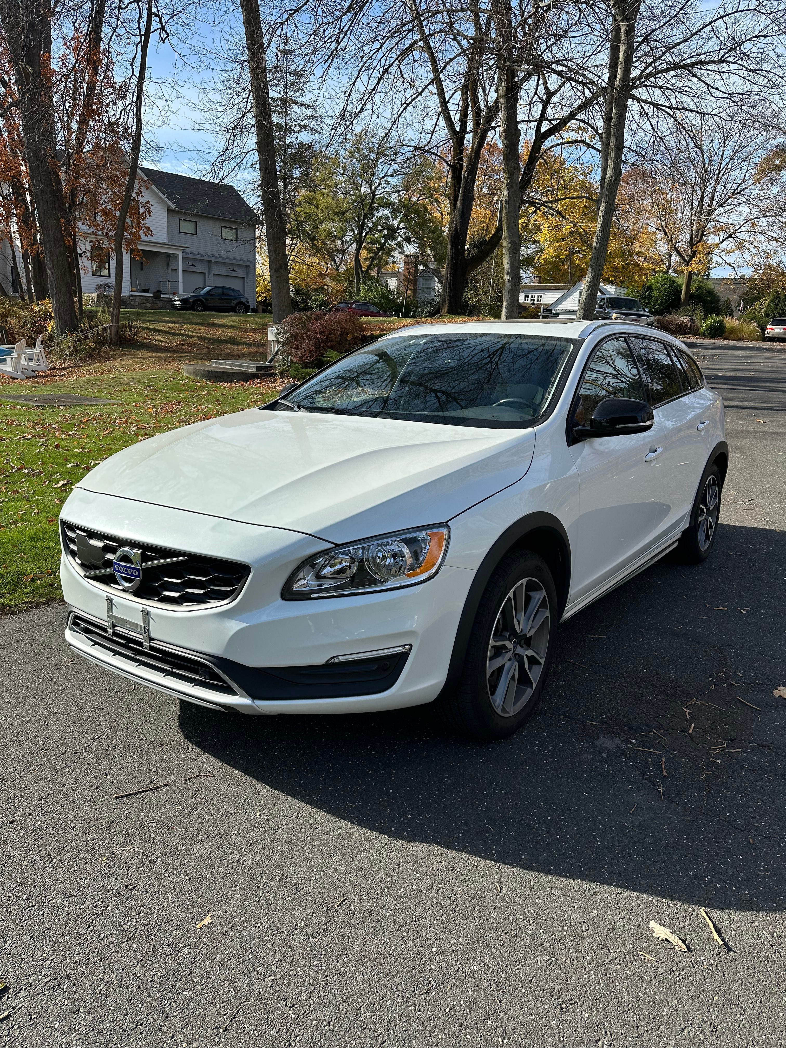 Used 2018 Volvo V60 T5 Cross Country w/ Convenience Package AWD/4WD image 2