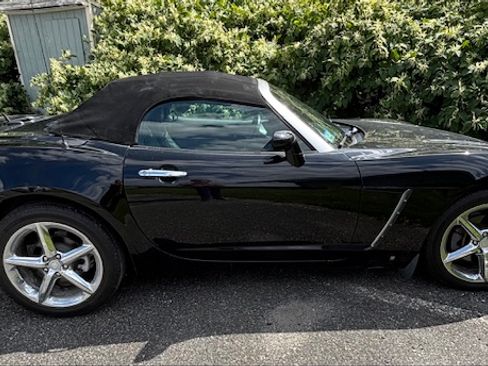 Used 2009 Saturn Sky Red Line w/ Weekend Getaway Package image 9