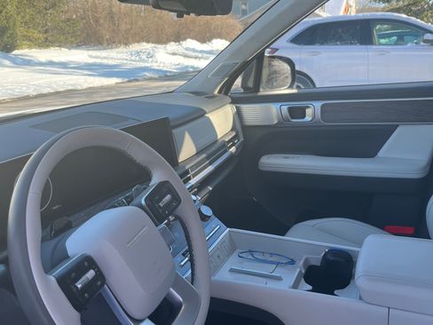 Used 2025 Hyundai Santa Fe Calligraphy image 8