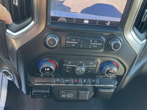 Used 2020 Chevrolet Silverado 1500 LT w/ Convenience Package image 12