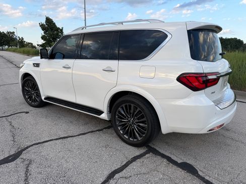 Used 2024 INFINITI QX80 Sensory AWD/4WD image 10
