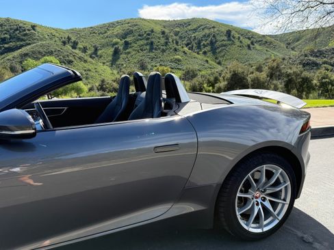 Used 2019 Jaguar F-TYPE Convertible image 8