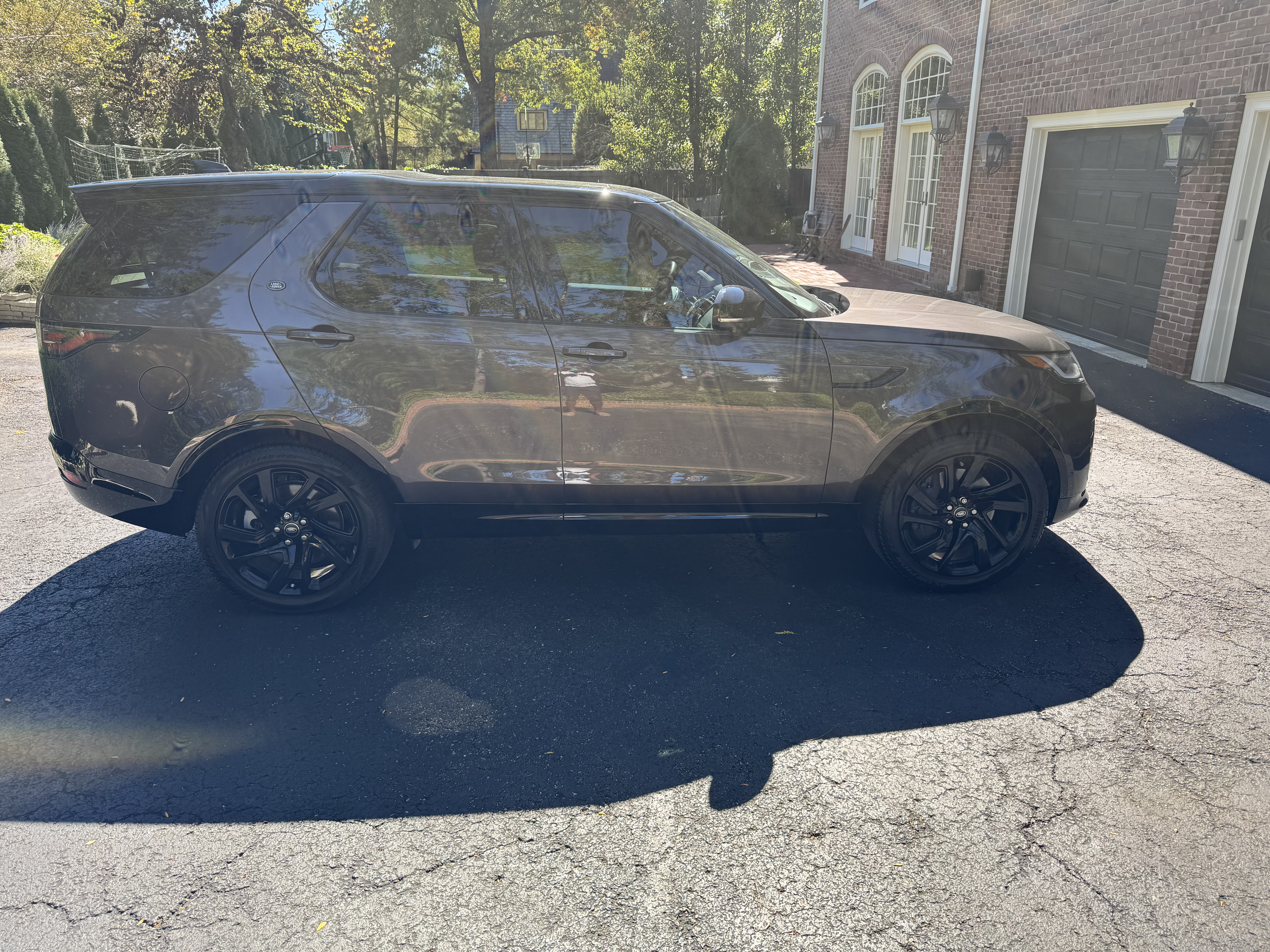 Used 2024 Land Rover Discovery Dynamic SE AWD/4WD image 9
