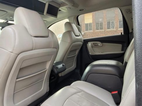 Used 2009 Chevrolet Traverse LTZ image 3