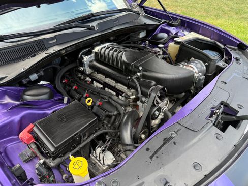 Used 2018 Dodge Charger SRT image 4