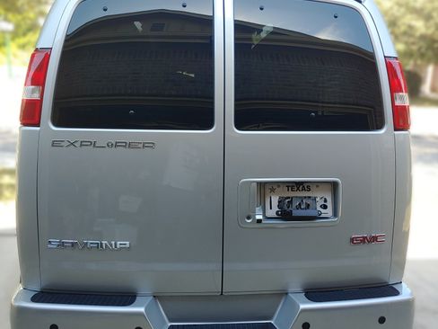 Used 2020 GMC Savana 2500 Extended w/ Enhanced Convenience Package image 5