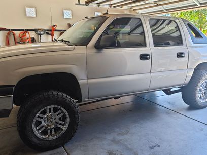 Used 2005 Chevrolet Avalanche Z71 w/ Sun And Sound Package