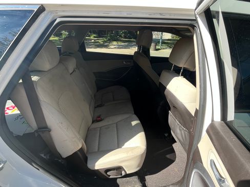 Used 2015 Hyundai Santa Fe GLS image 8