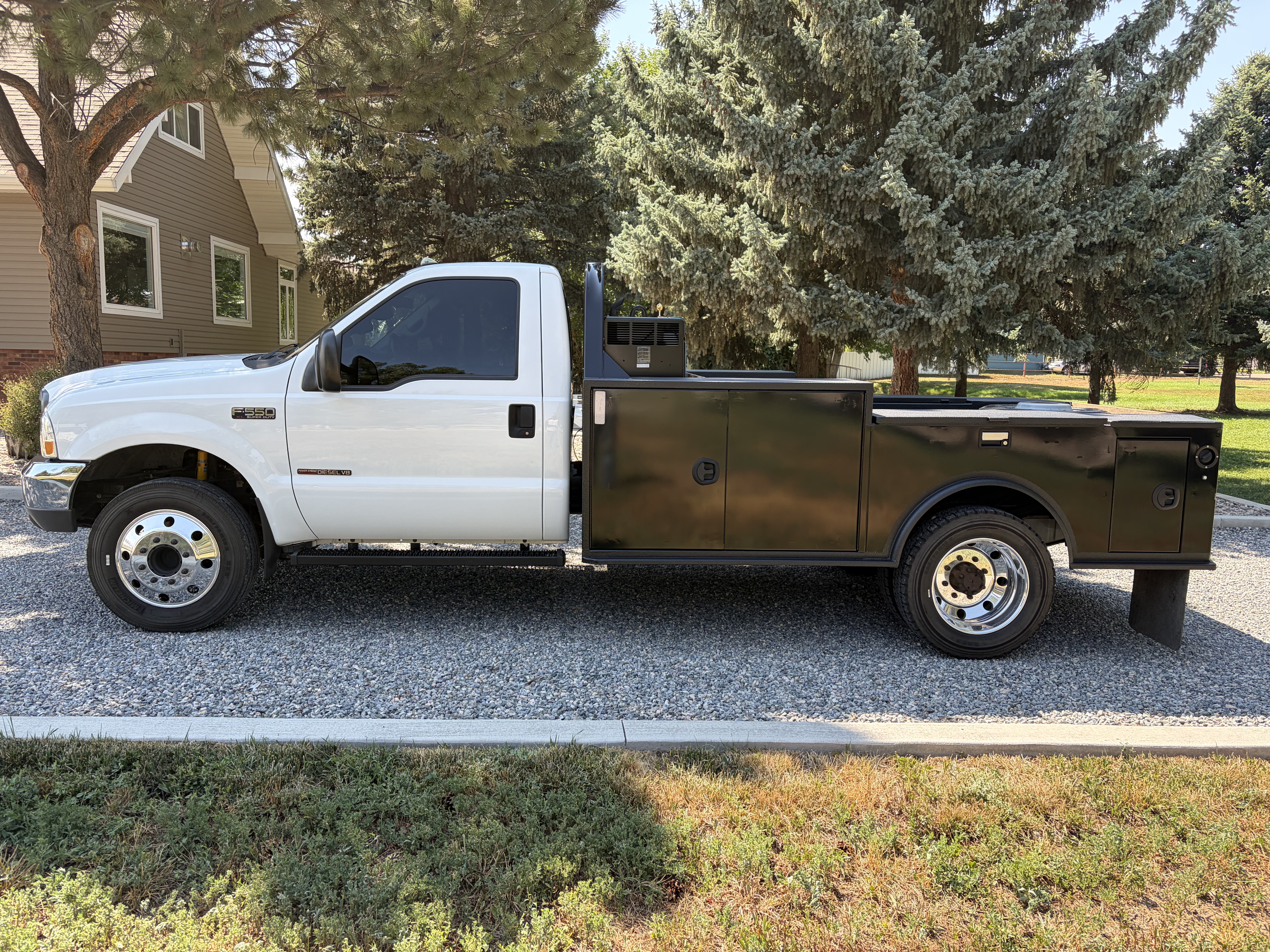 Used 2000 Ford F550 2WD Regular Cab Super Duty image 2