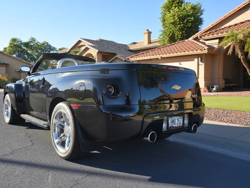 Used 2005 Chevrolet SSR w/ Preferred Equipment Group image 4
