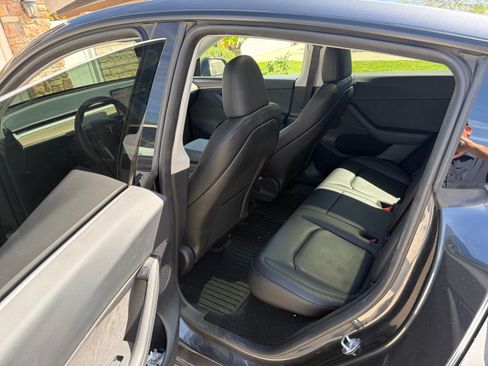 Used 2024 Tesla Model Y 2WD image 6