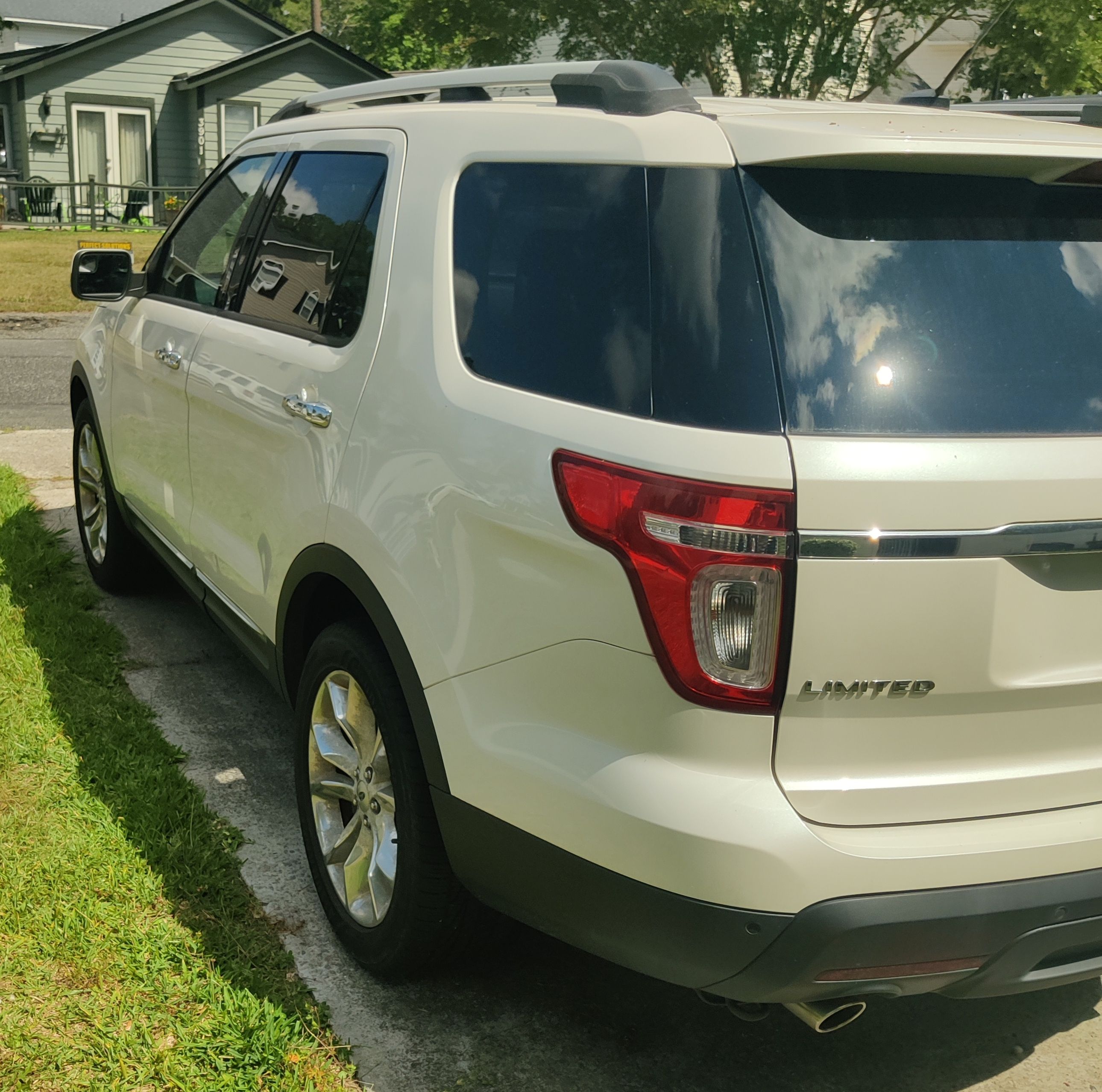 Used 2015 Ford Explorer Limited w/ Equipment Group 301A AWD/4WD image 2
