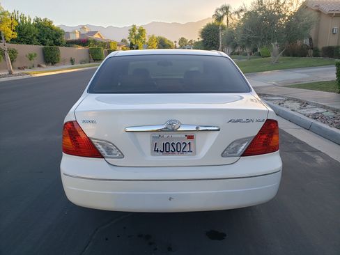 Used 2000 Toyota Avalon XLS FWD image 15