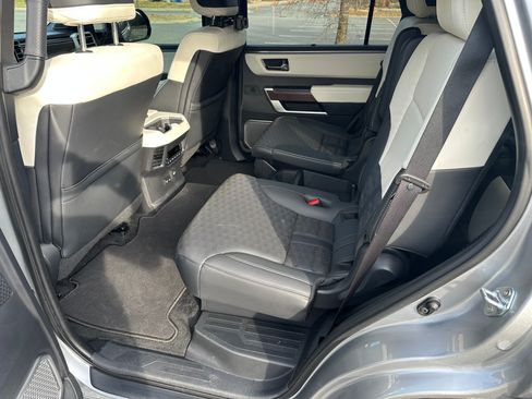 Used 2024 Toyota Sequoia Platinum image 9