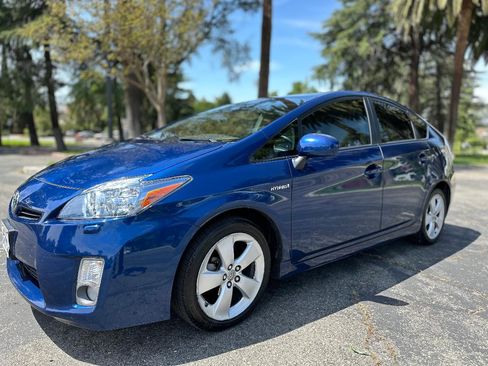 Used 2010 Toyota Prius Five image 1