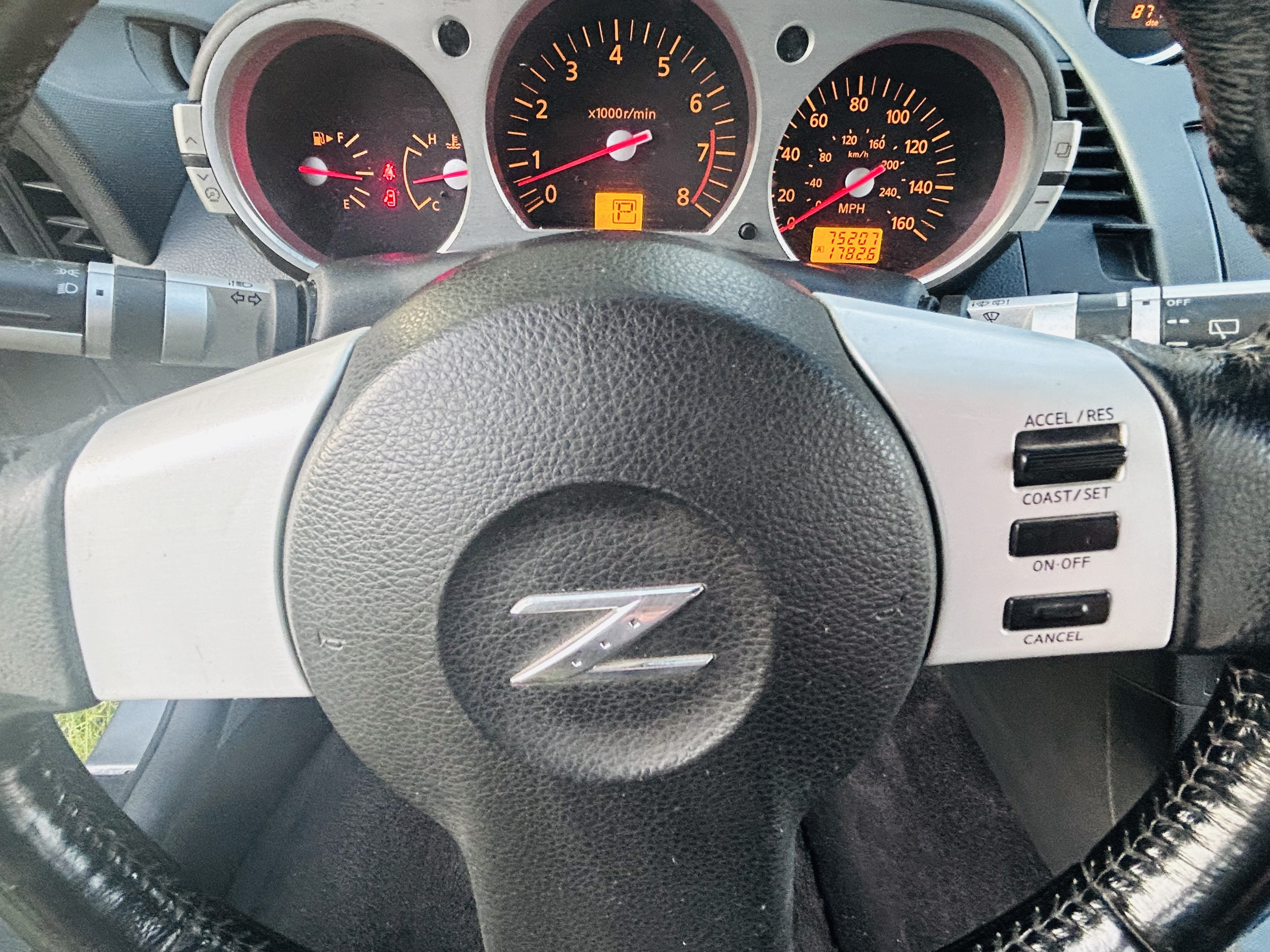 Used 2003 Nissan 350Z Enthusiast w/ Aerodynamics Pkg RWD image 17