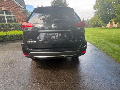 Used 2018 Nissan Rogue SV AWD/4WD image 11