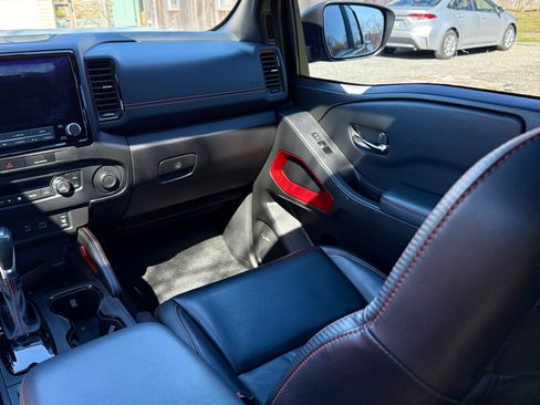 Used 2023 Nissan Frontier PRO-4X w/ Pro-4X Premium Package image 14