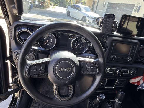 Used 2018 Jeep Wrangler Unlimited Sport image 18