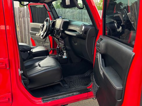 Used 2016 Jeep Wrangler Unlimited Rubicon AWD/4WD image 6