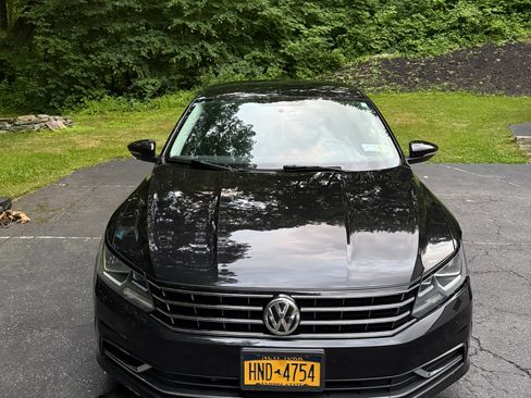Used 2017 Volkswagen Passat 1.8T S FWD image 1