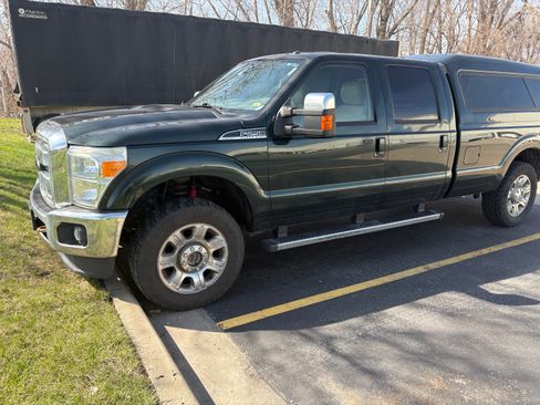 Used 2016 Ford F250 Lariat w/ Chrome Package image 5