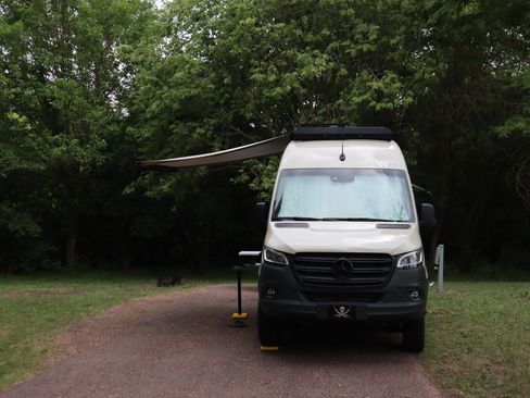 Used 2019 Mercedes-Benz Sprinter 2500 image 2