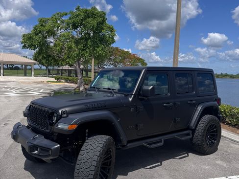 Used 2024 Jeep Wrangler Unlimited Sport AWD/4WD image 5