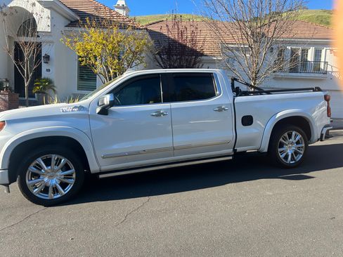 Used 2024 Chevrolet Silverado 1500 High Country w/ Technology Package image 1