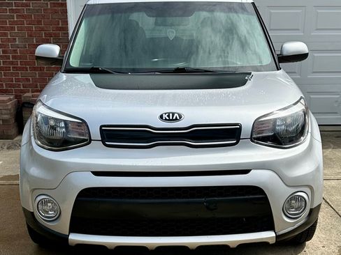 Used 2017 Kia Soul + image 5