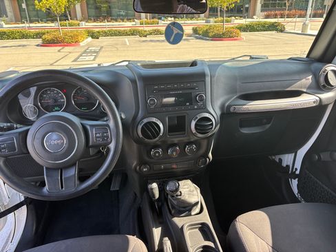 Used 2015 Jeep Wrangler Unlimited Sport AWD/4WD image 10